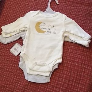 NWT 🍼 Onesie set